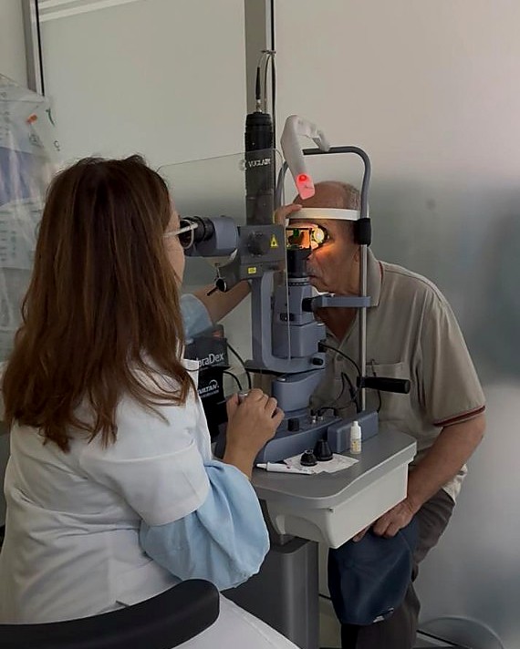 Examen à la lampe à fente au cabinet du Dr Soumia Ouazzani